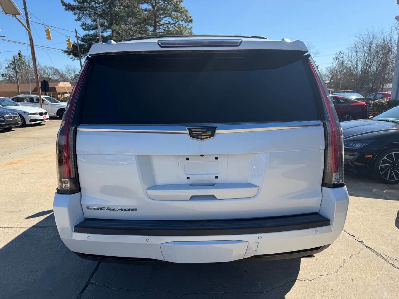 Used 2016 Cadillac Escalade Luxury RWD image 6