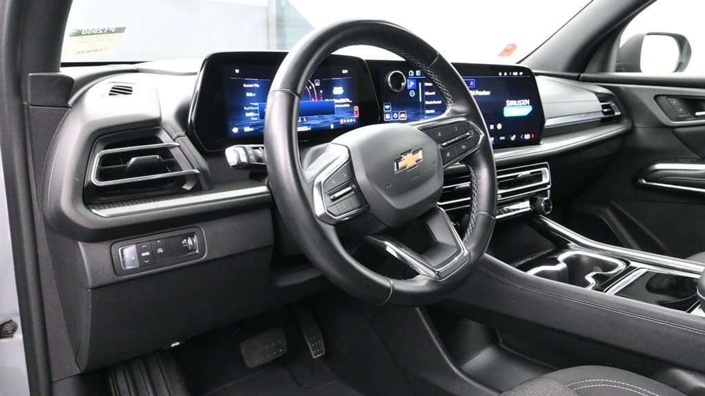 Used 2024 Chevrolet Traverse LT FWD image 11
