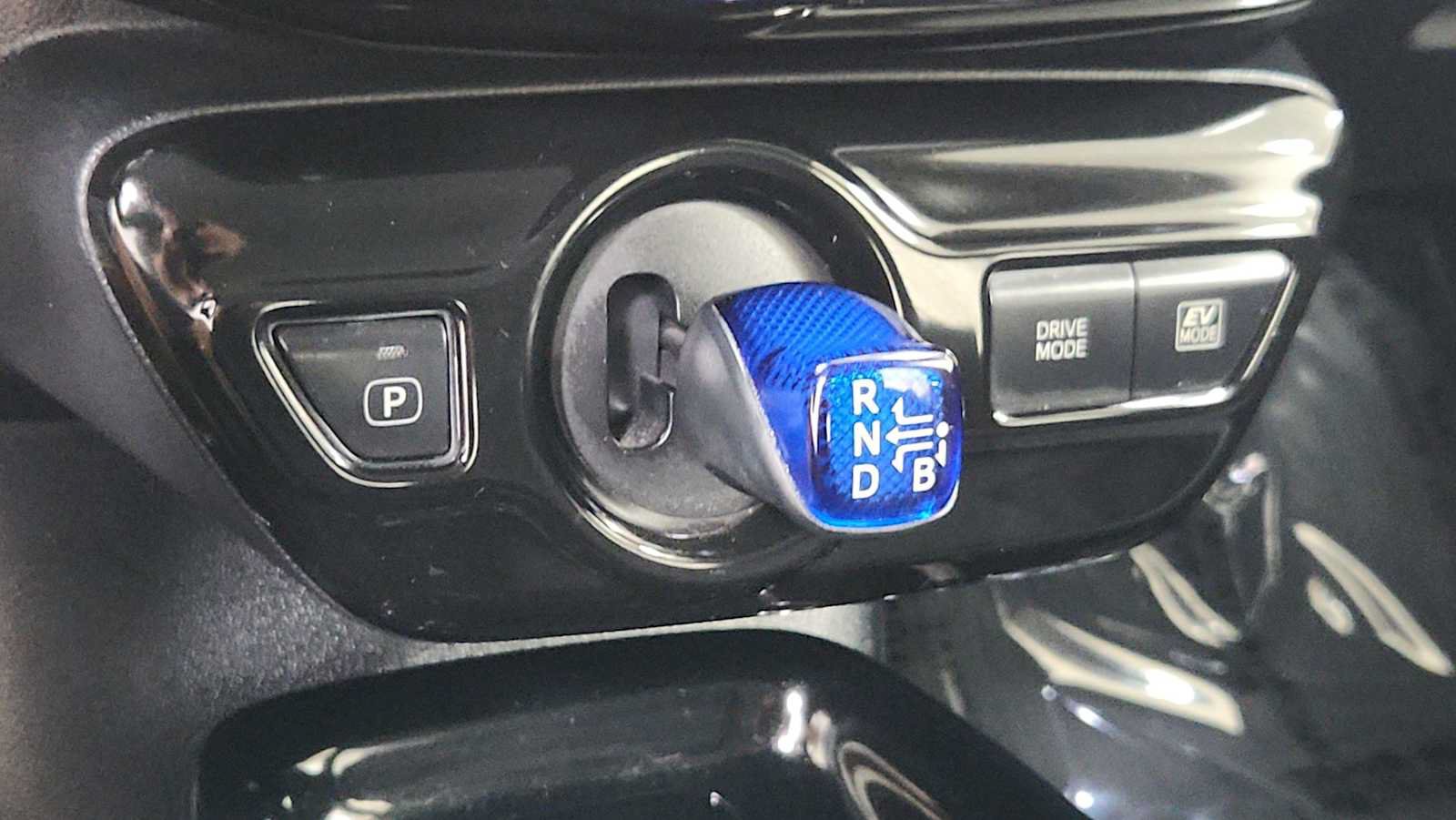 Certified 2018 Toyota Prius Three FWD image 22