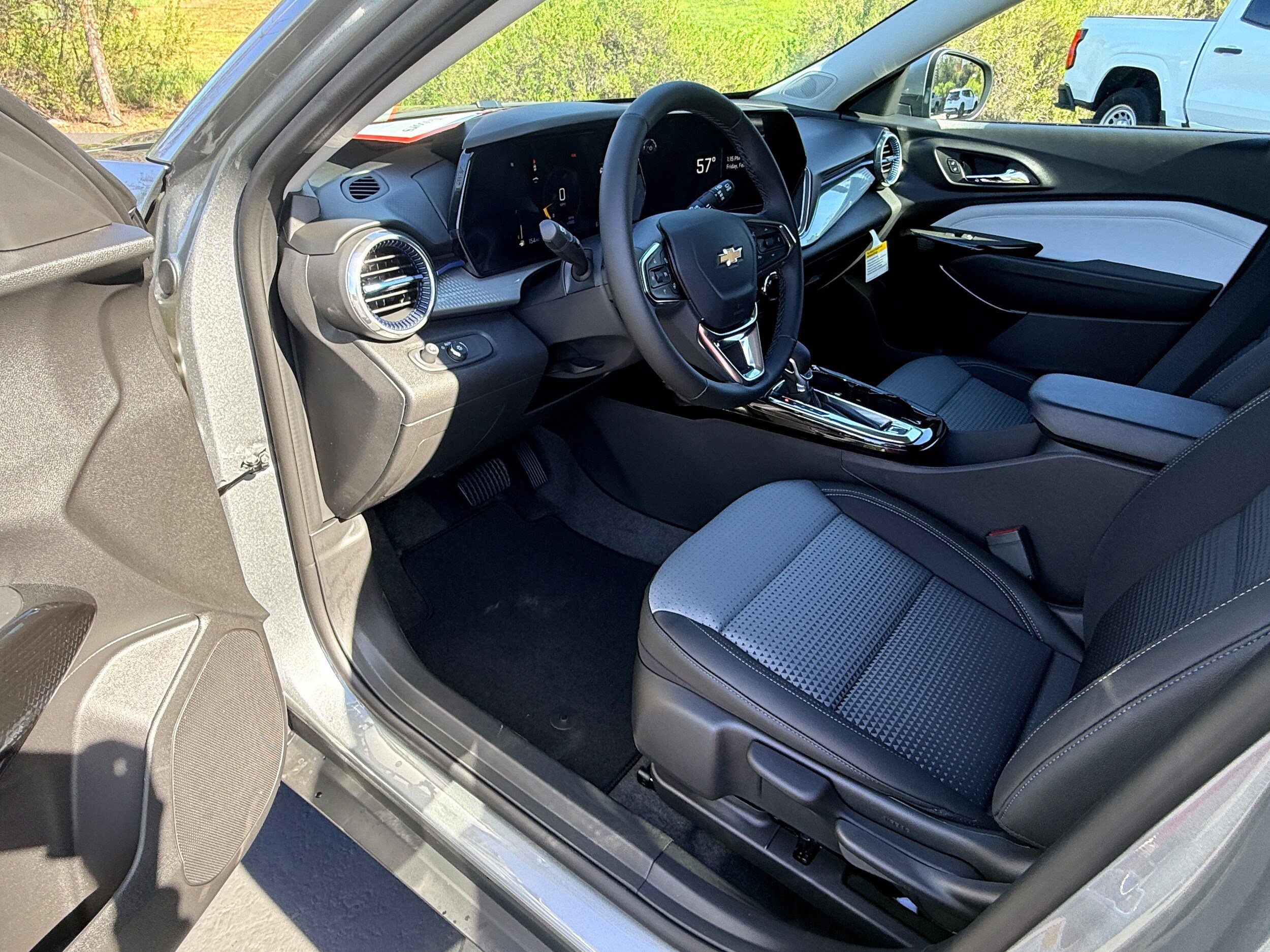 Used 2026 Chevrolet Trax LT w/ Driver Confidence Package FWD image 9