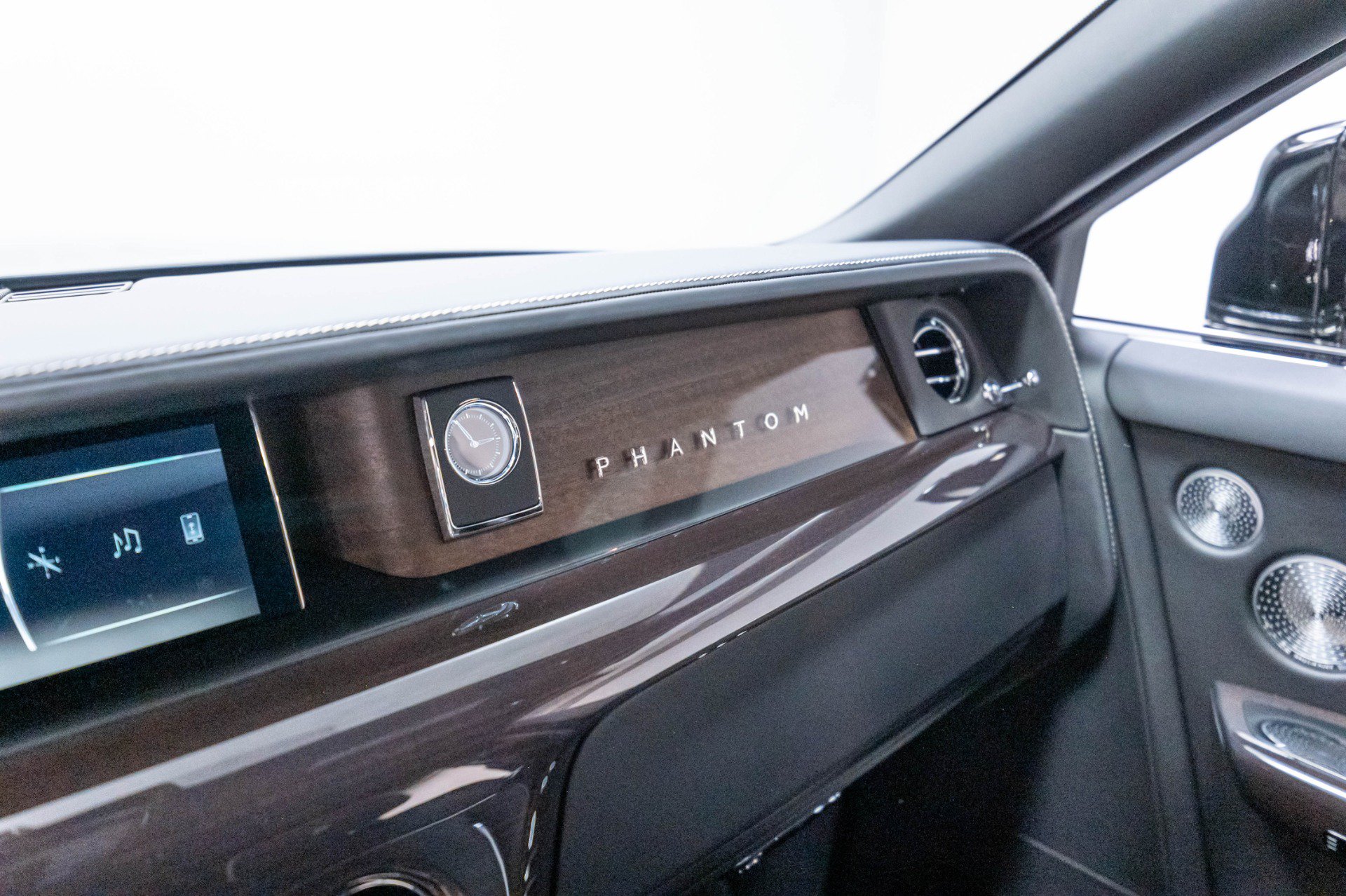 Used 2024 Rolls-Royce Phantom Sedan w/ The Phantom Package RWD image 40