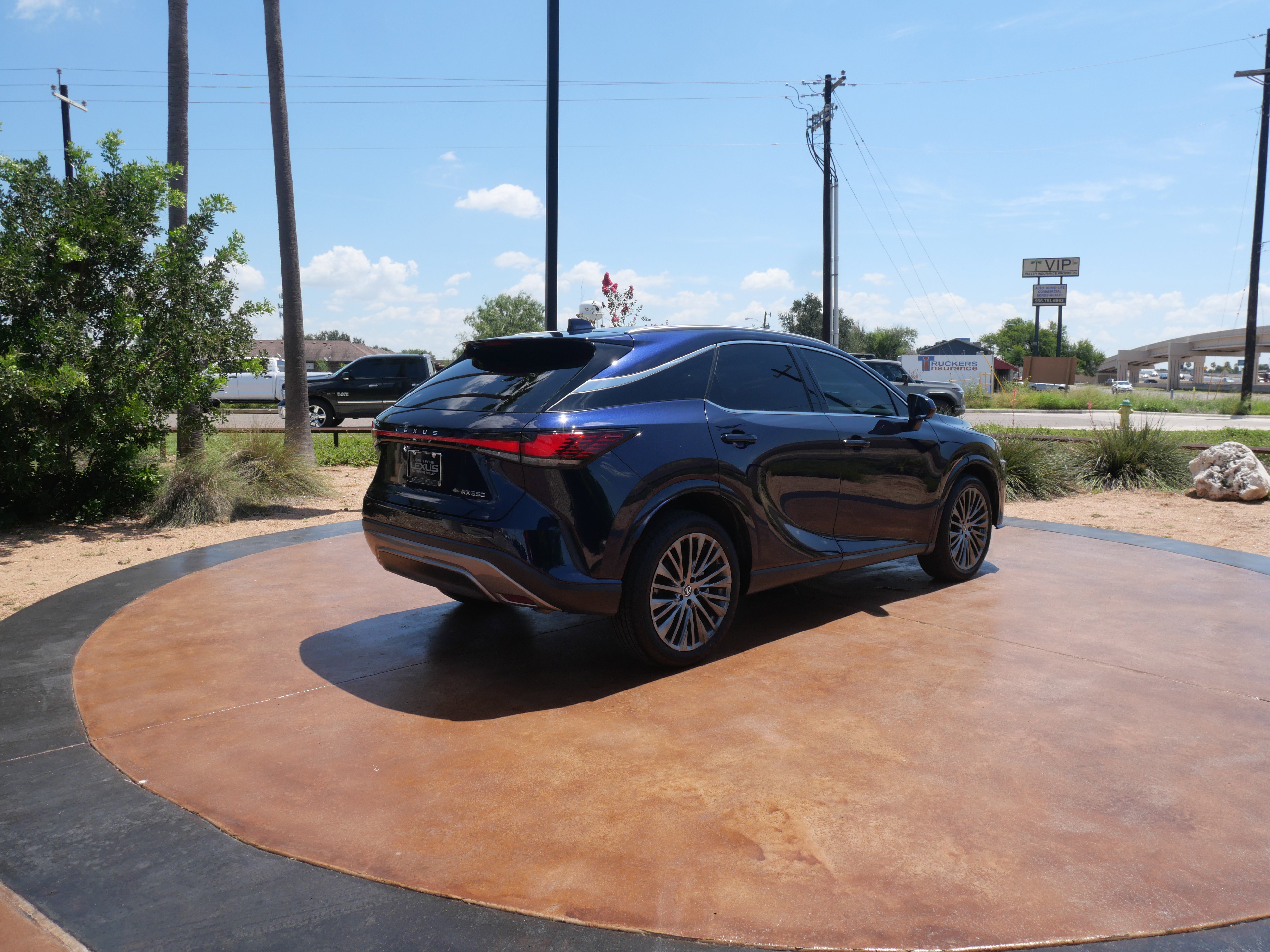 Used 2023 Lexus RX 350 w/ Luxury Package image 4