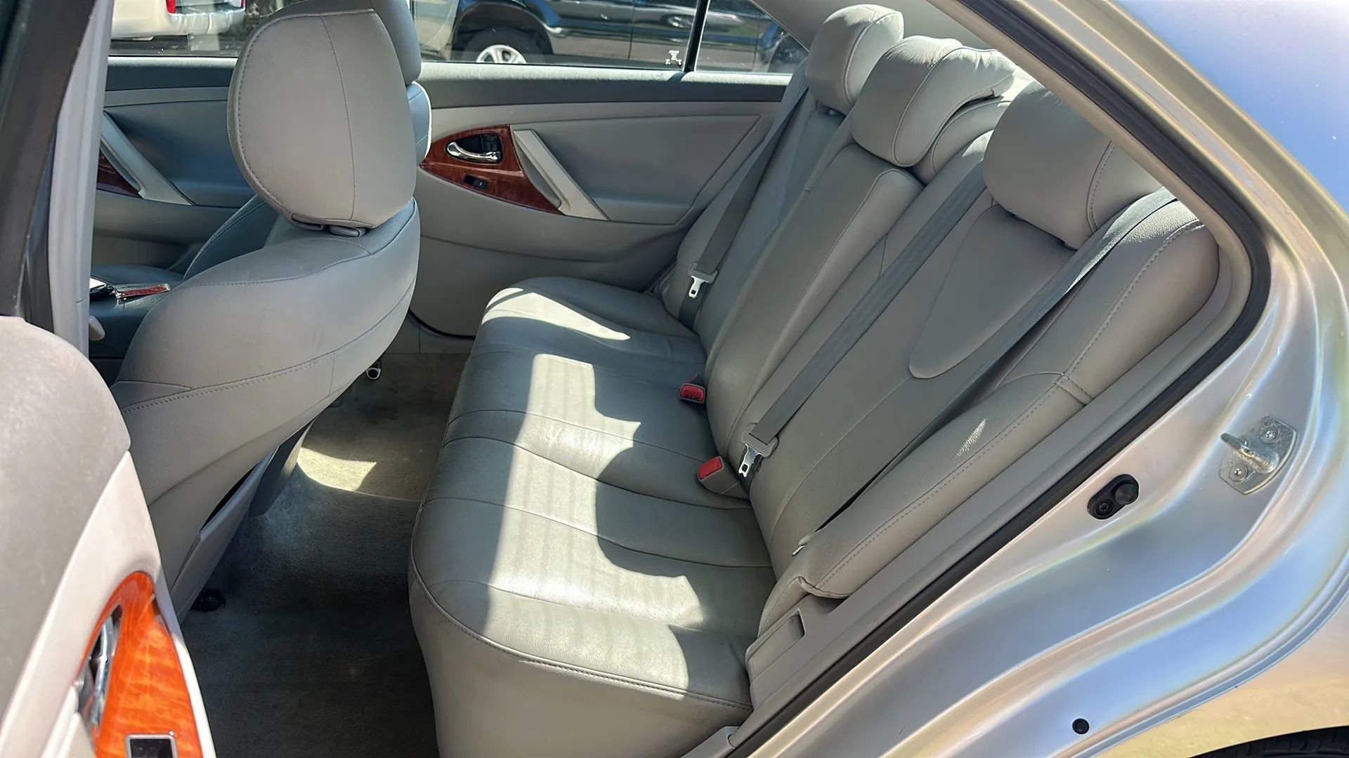 Used 2011 Toyota Camry XLE w/ SE/XLE Extra-Value Pkg FWD image 17