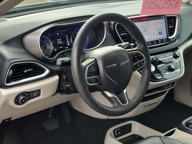 Used 2023 Chrysler Pacifica Touring-L FWD image 8