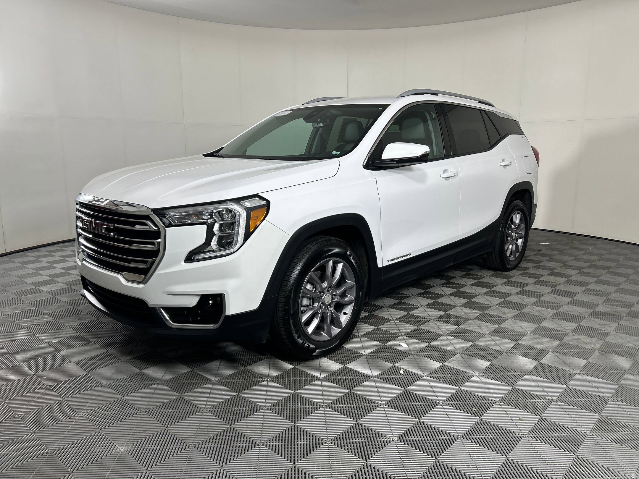 Used 2023 GMC Terrain SLT