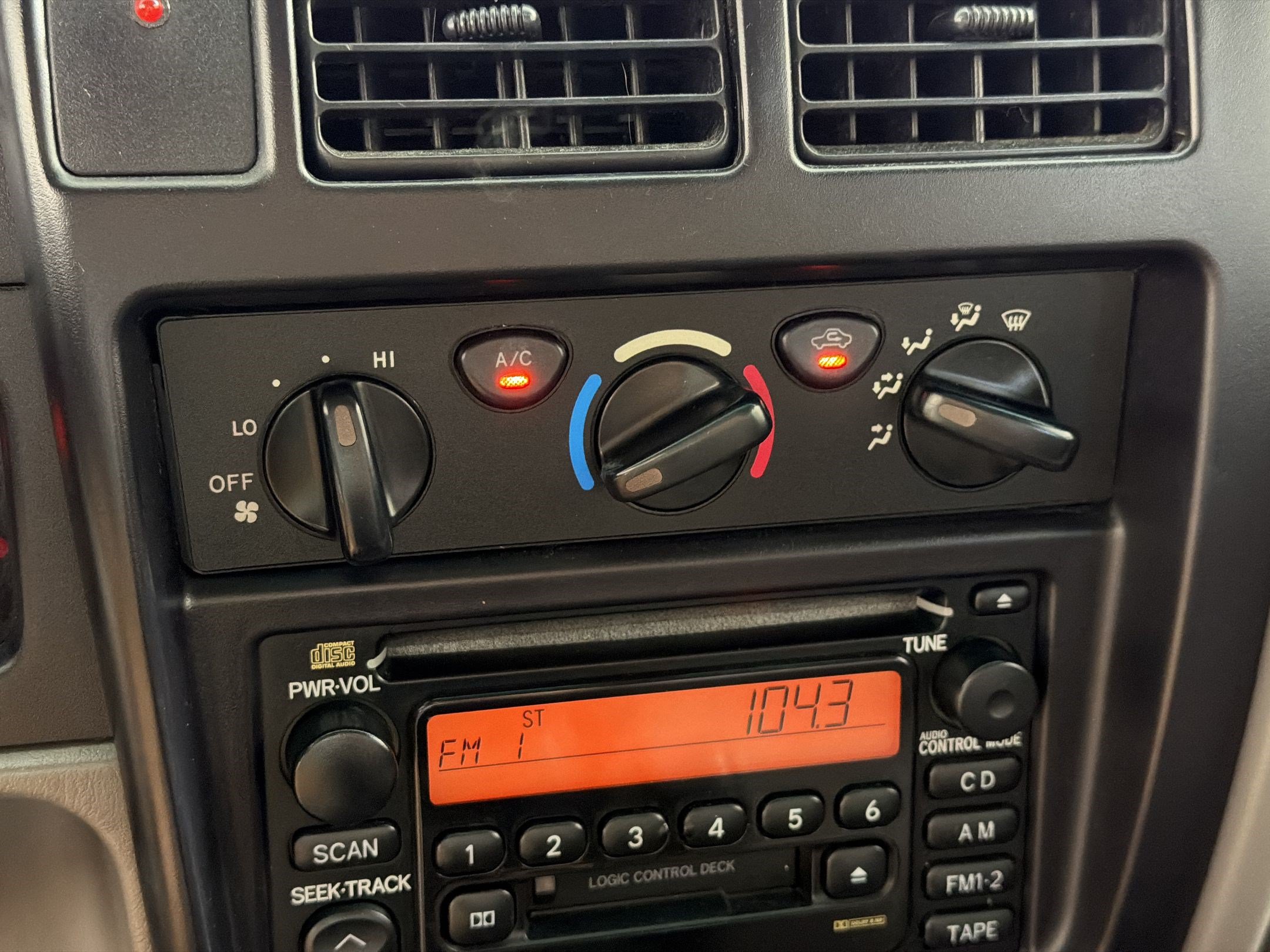 Used 2003 Toyota Tacoma PreRunner w/ Limited Pkg RWD image 24