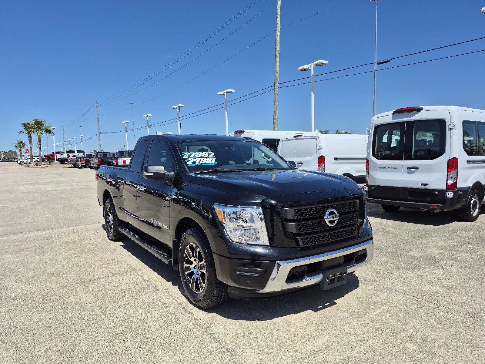 Used 2020 Nissan Titan SV w/ SV Convenience Package RWD image 16