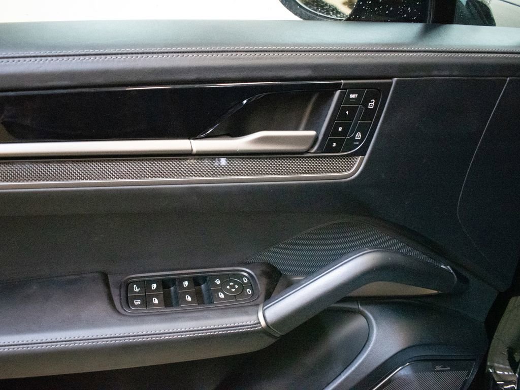 Certified 2025 Porsche Cayenne Turbo image 19