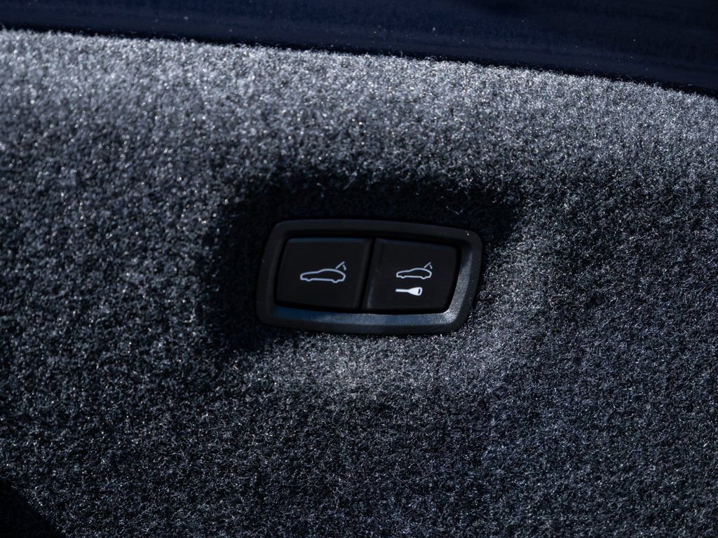 Used 2020 Porsche Taycan Turbo S image 33