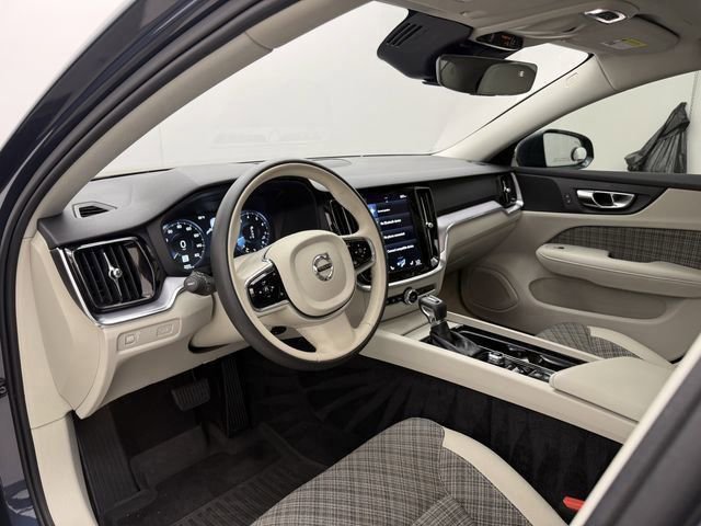 Used 2021 Volvo S60 T5 Momentum w/ Premium Package image 16