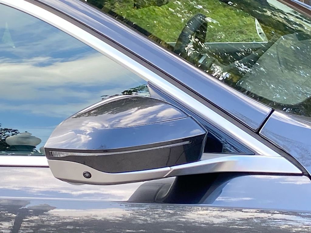 Used 2025 BMW i5 eDrive40i w/ Premium Package image 19