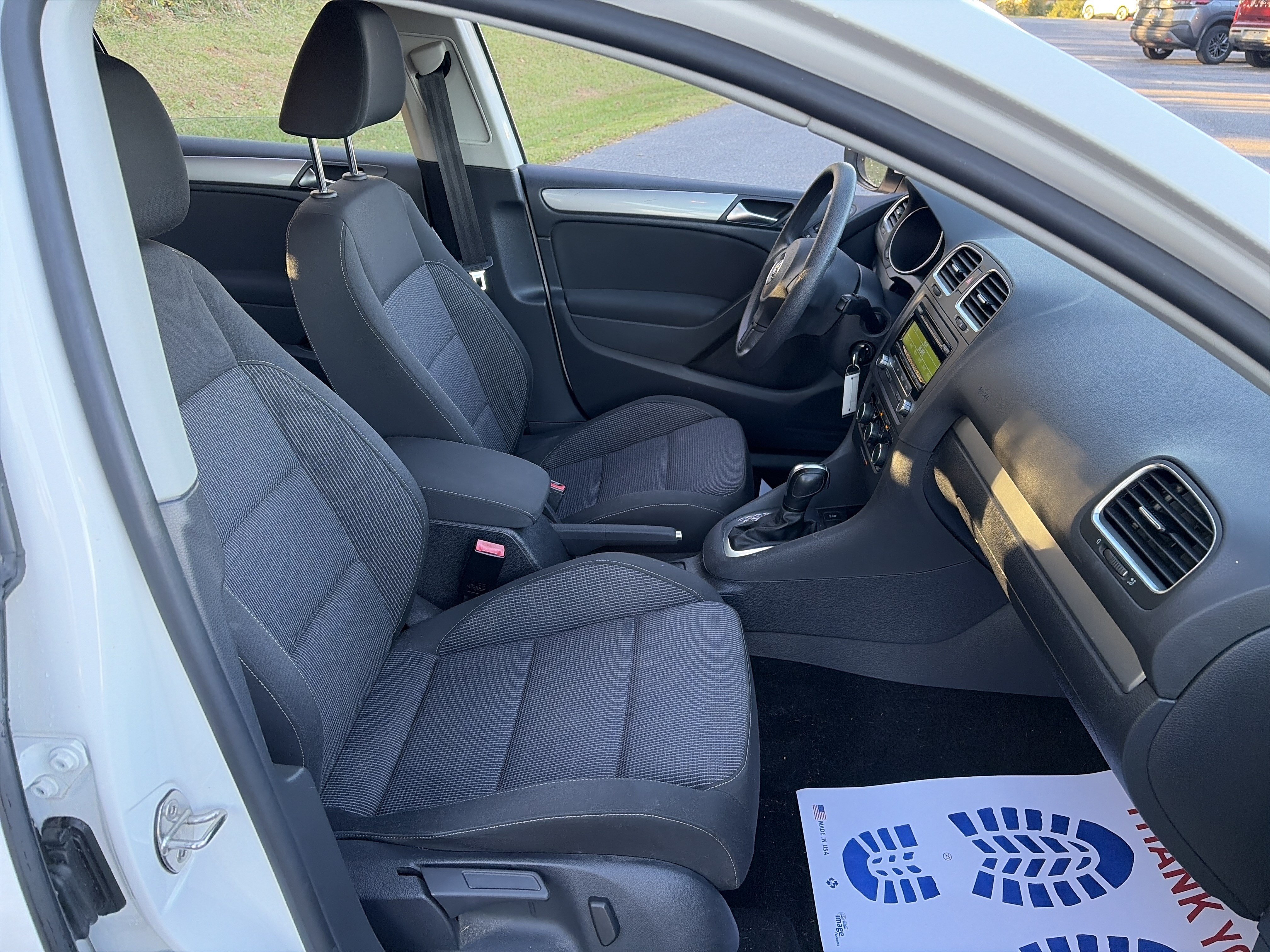 Used 2014 Volkswagen Golf 4-Door FWD image 21