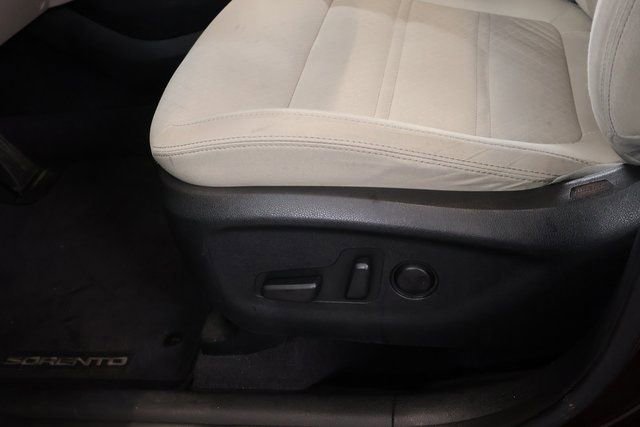Used 2018 Kia Sorento LX image 12