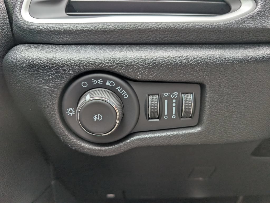 New 2026 Chrysler Pacifica Select w/ S Appearance Package FWD image 41