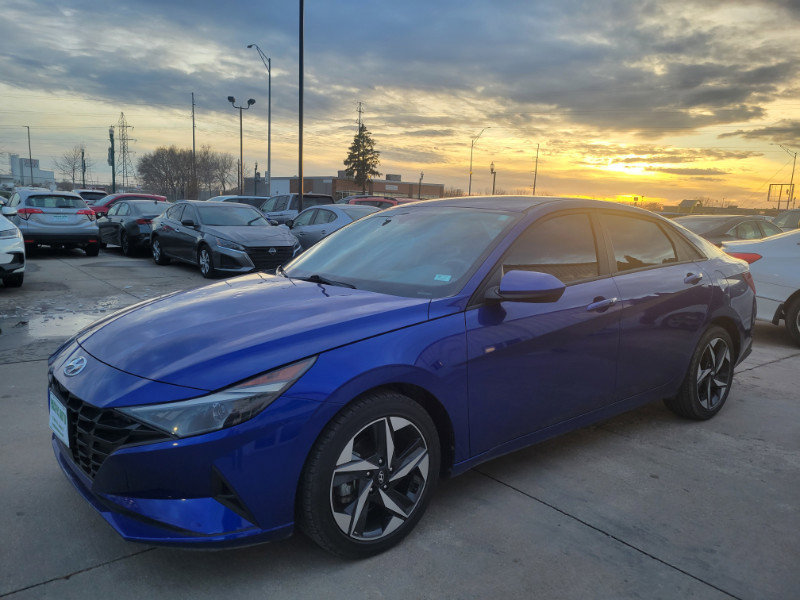 Used 2023 Hyundai Elantra SEL w/ Convenience Package image 3