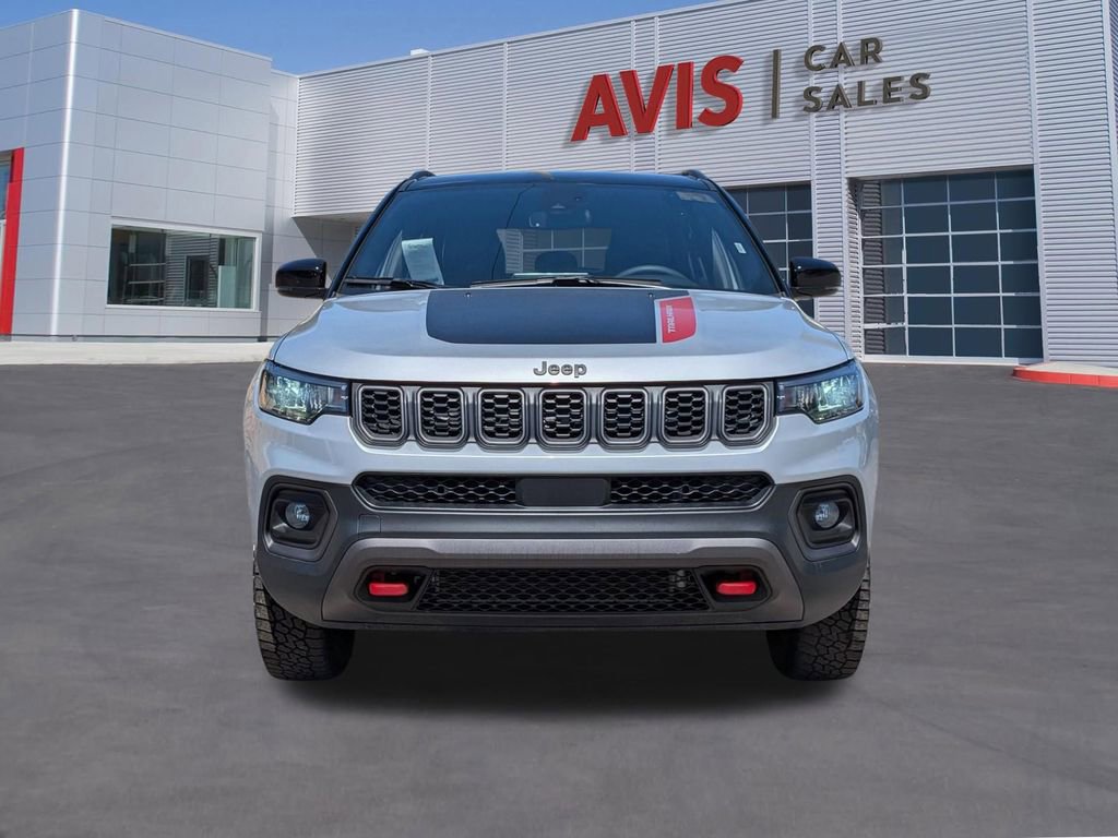Used 2025 Jeep Compass Trailhawk image 2