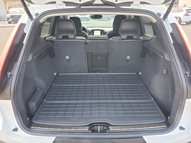 Certified 2024 Volvo XC40 B5 Plus w/ Protection Package Premier image 34