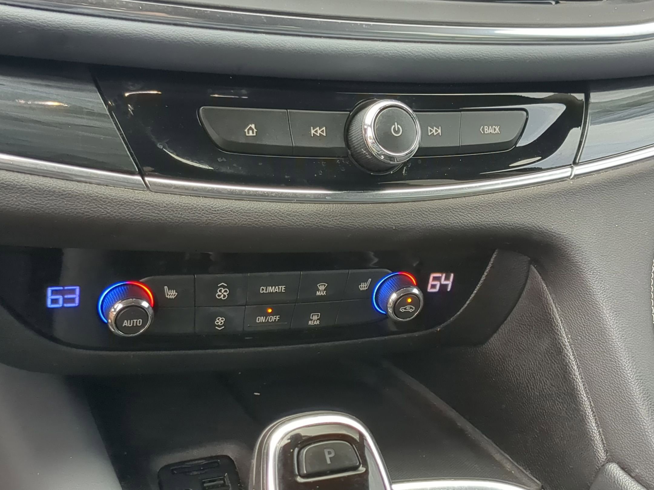 Used 2020 Buick Enclave Essence w/ Sound and Sites Package image 18