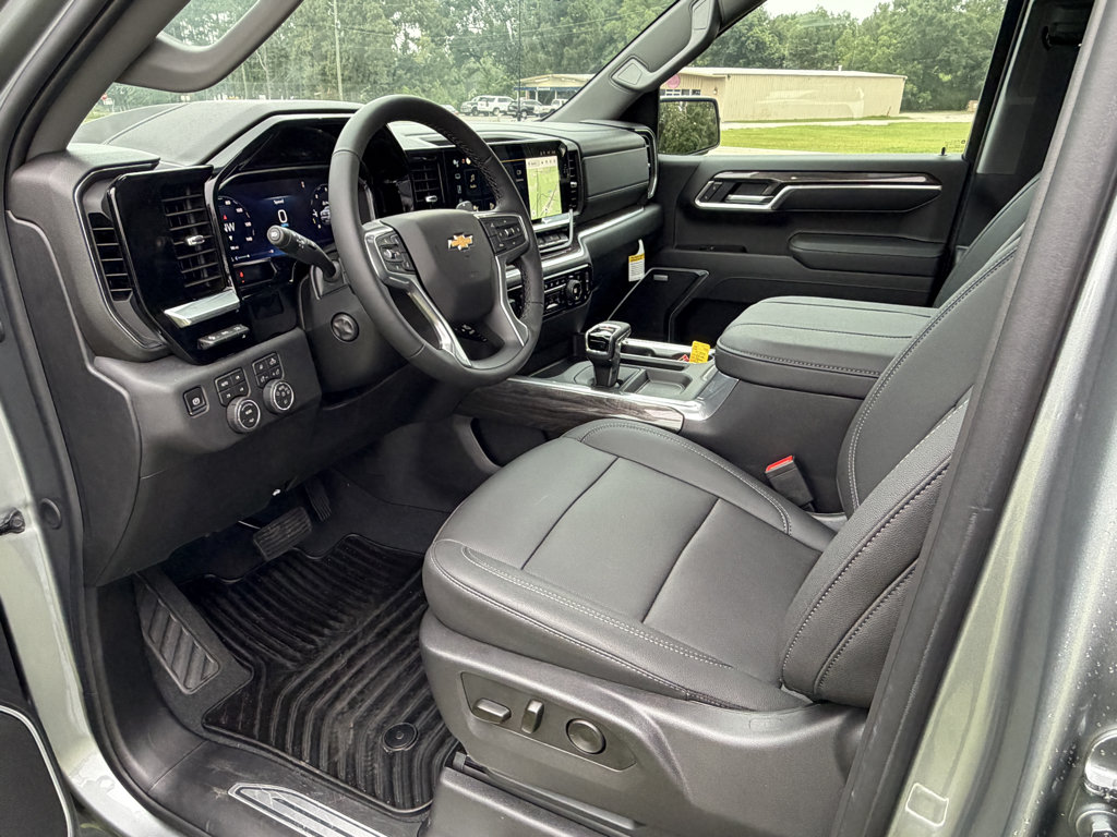New 2026 Chevrolet Silverado 1500 LTZ w/ LTZ Premium Package AWD/4WD image 13