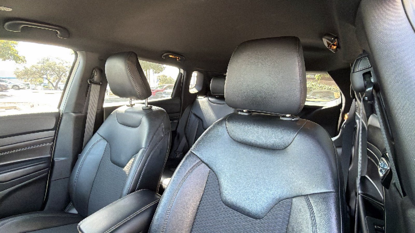 Used 2022 Jeep Compass Latitude FWD image 16