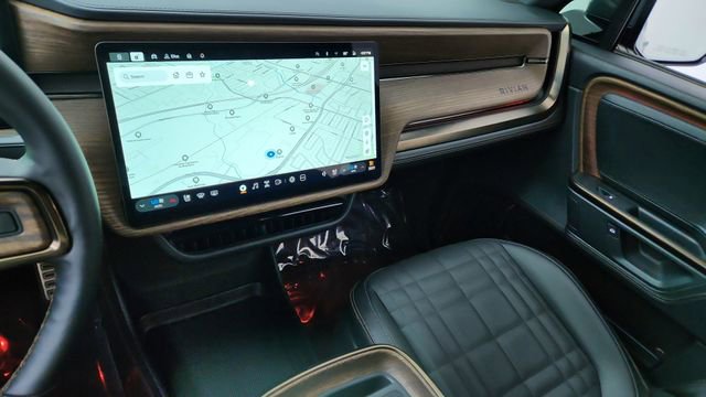 Used 2025 Rivian R1T Premium image 44