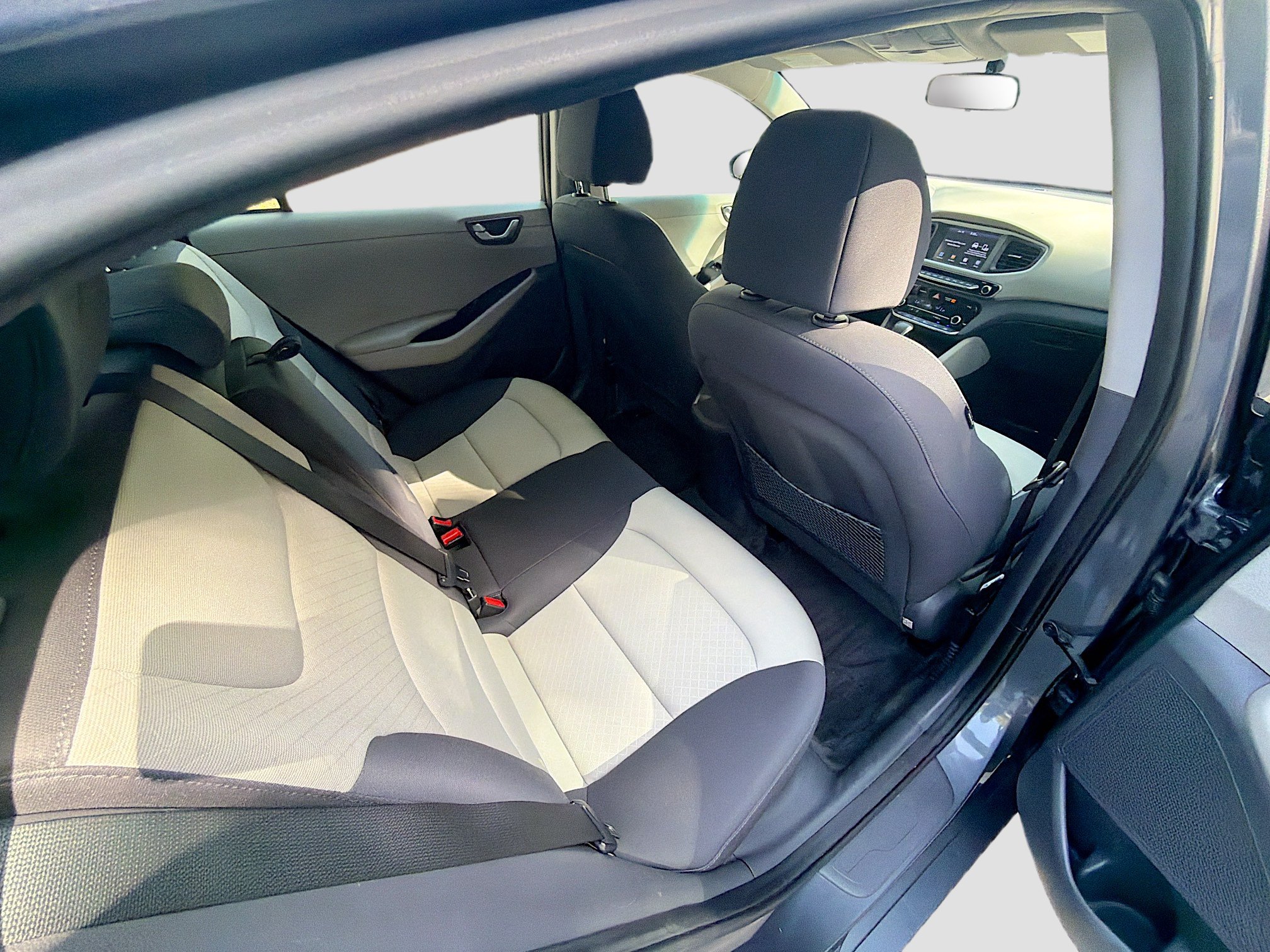 Used 2018 Hyundai Ioniq SEL FWD image 25