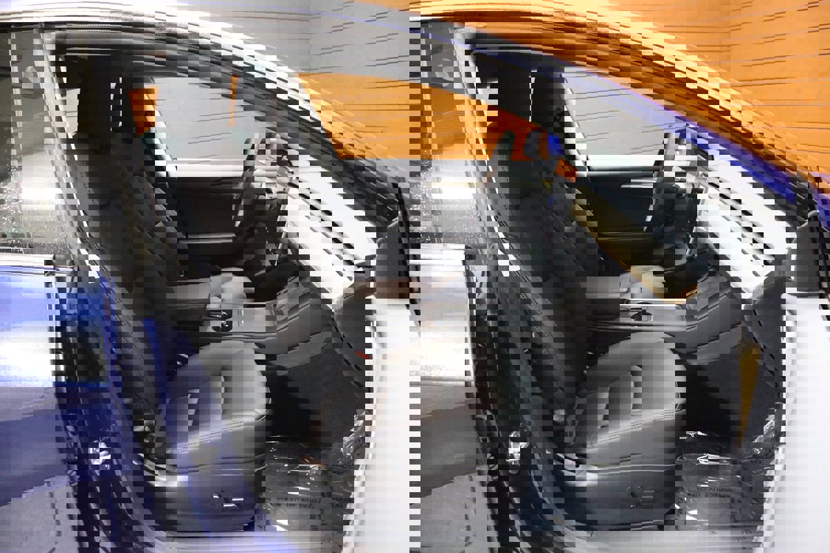 Used 2023 Tesla Model 3 Standard Range image 61