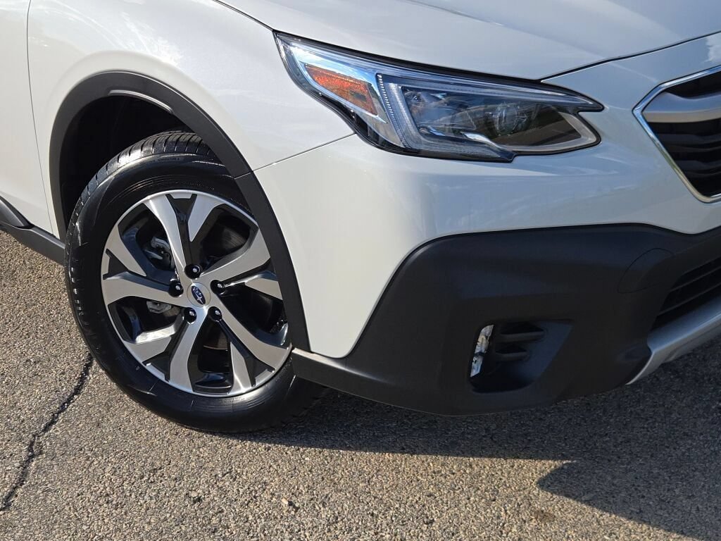 Certified 2022 Subaru Outback Limited AWD/4WD image 3