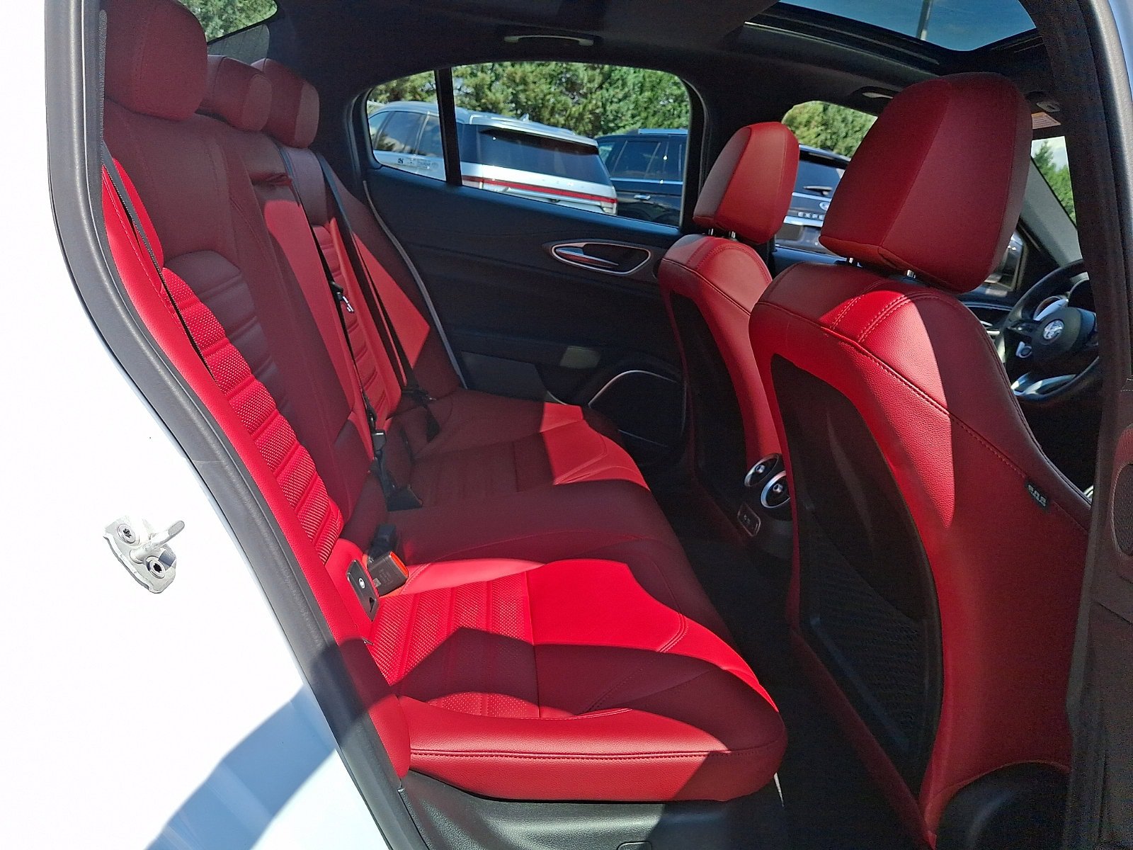 Used 2022 Alfa Romeo Giulia Veloce AWD/4WD image 25
