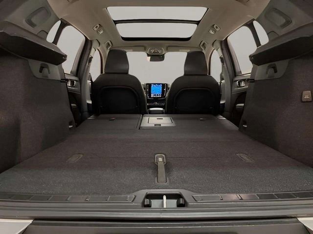 Used 2025 Volvo XC40 B5 Plus image 90