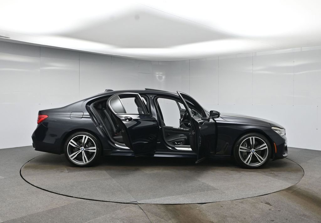 Used 2019 BMW 750i image 62