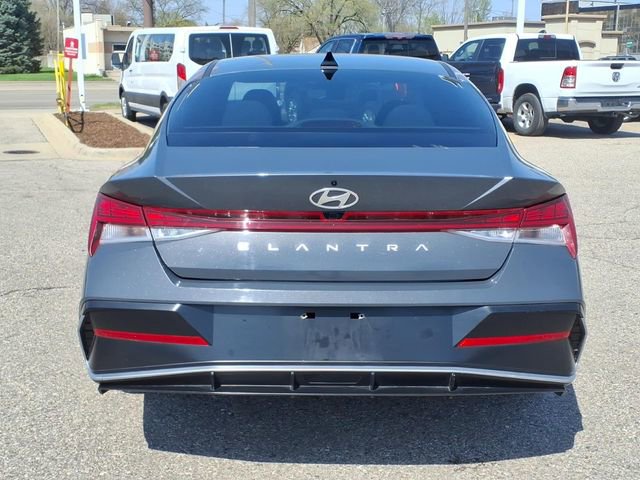 Used 2024 Hyundai Elantra SEL w/ Convenience Package FWD image 6