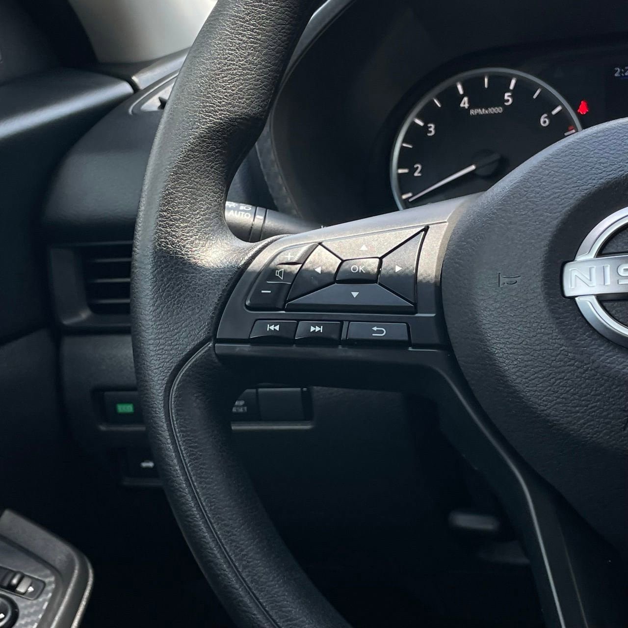 Used 2025 Nissan Sentra S FWD image 13