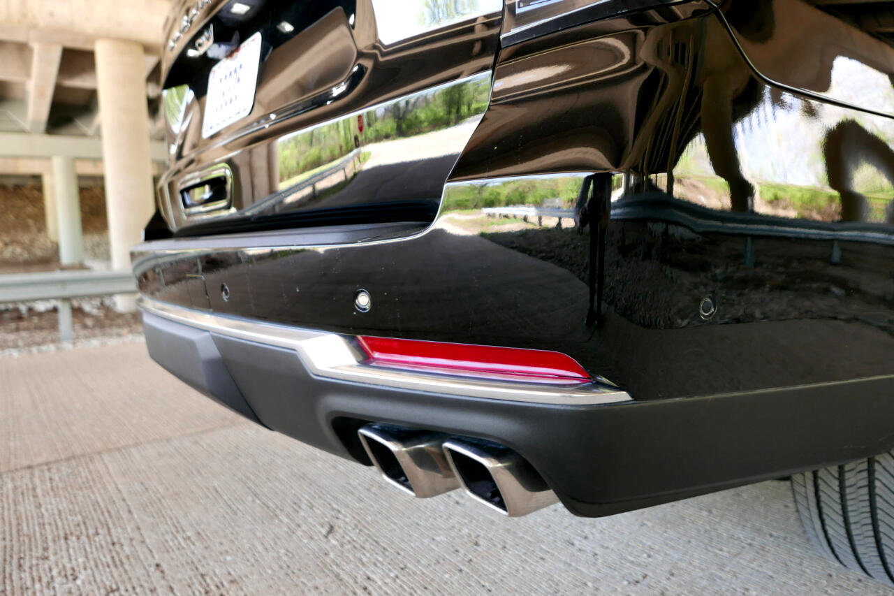 Used 2025 Chevrolet Suburban High Country image 56