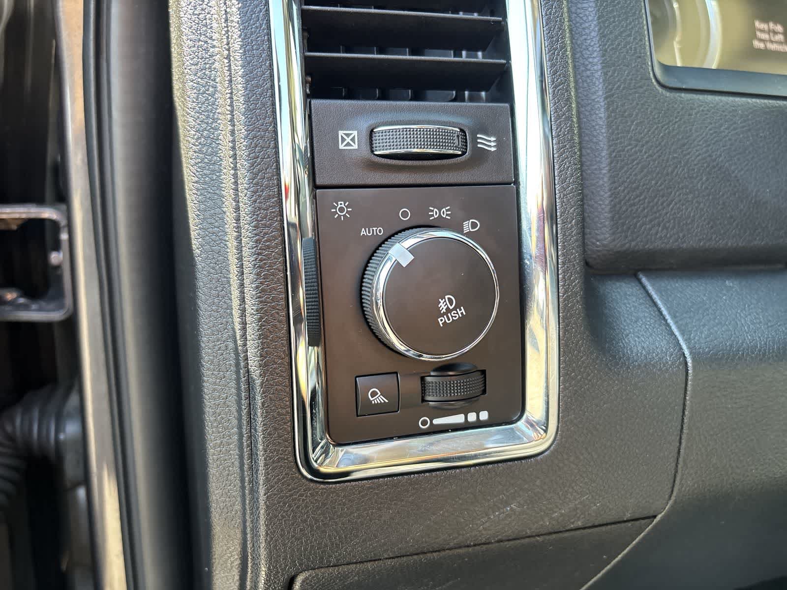 Used 2016 RAM 1500 Laramie w/ Convenience Group AWD/4WD image 12