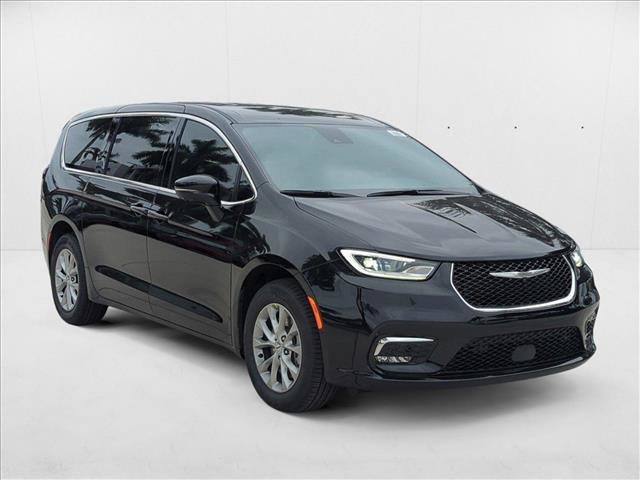 New 2025 Chrysler Pacifica Select AWD/4WD image 7