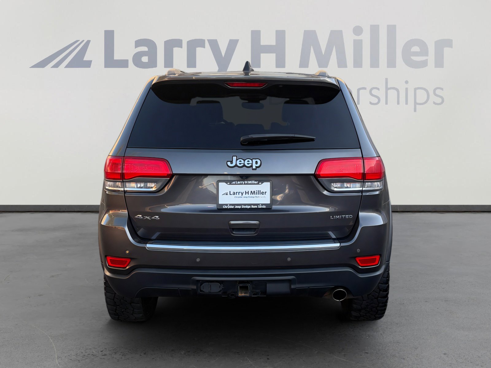 Used 2017 Jeep Grand Cherokee Limited w/ Trailer Tow Group IV AWD/4WD image 4