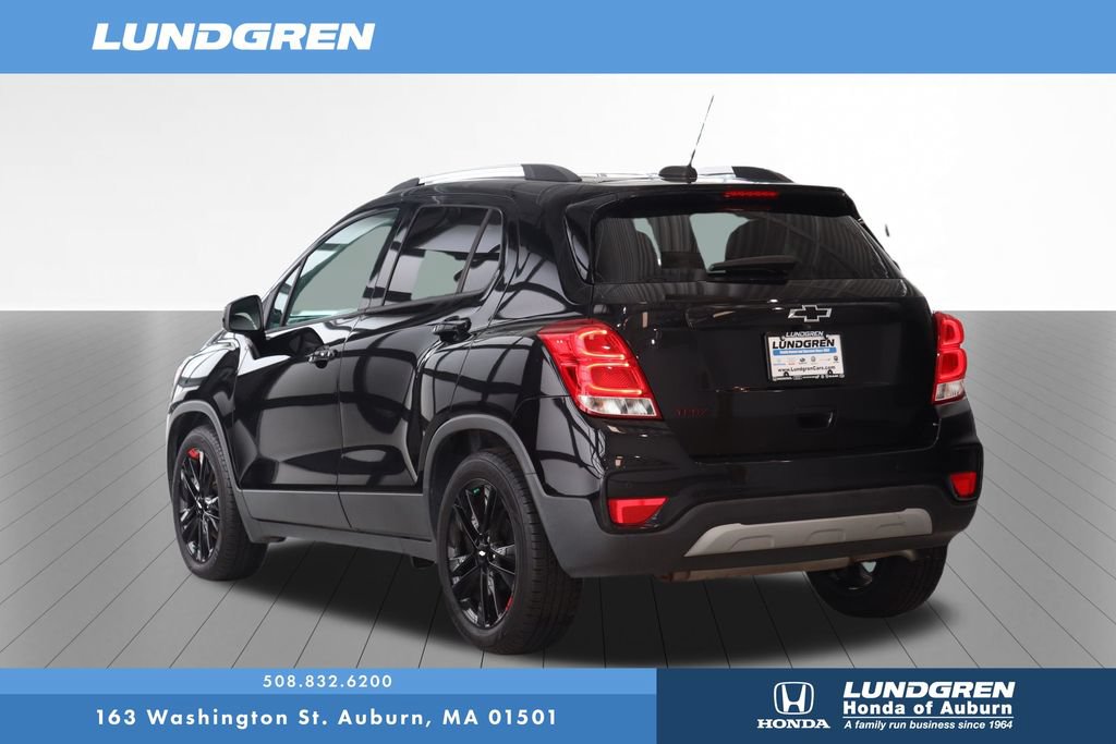 Used 2020 Chevrolet Trax LT w/ Redline Edition FWD image 3