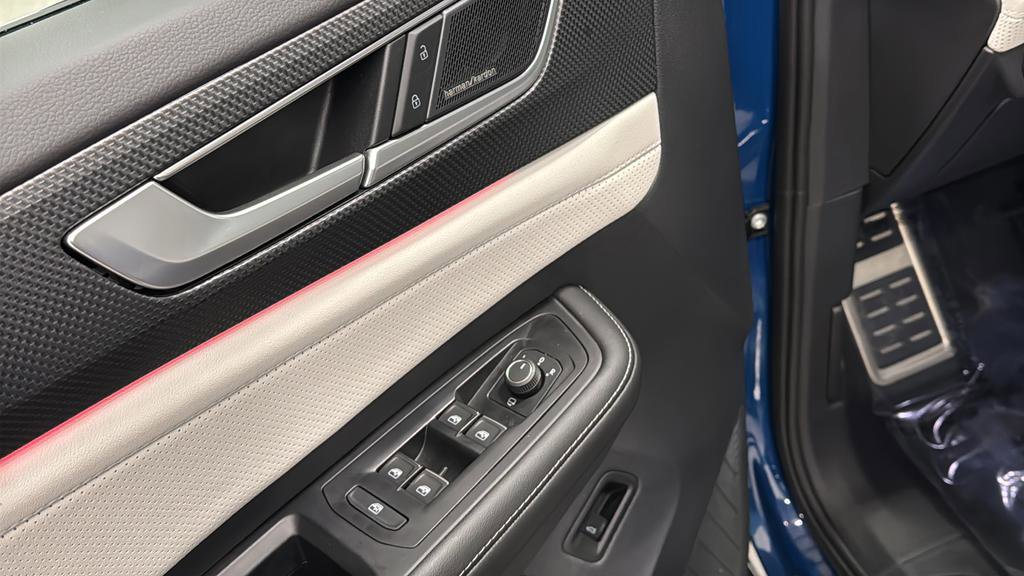 Used 2025 Volkswagen Atlas Cross Sport SEL Premium R-Line AWD/4WD image 22