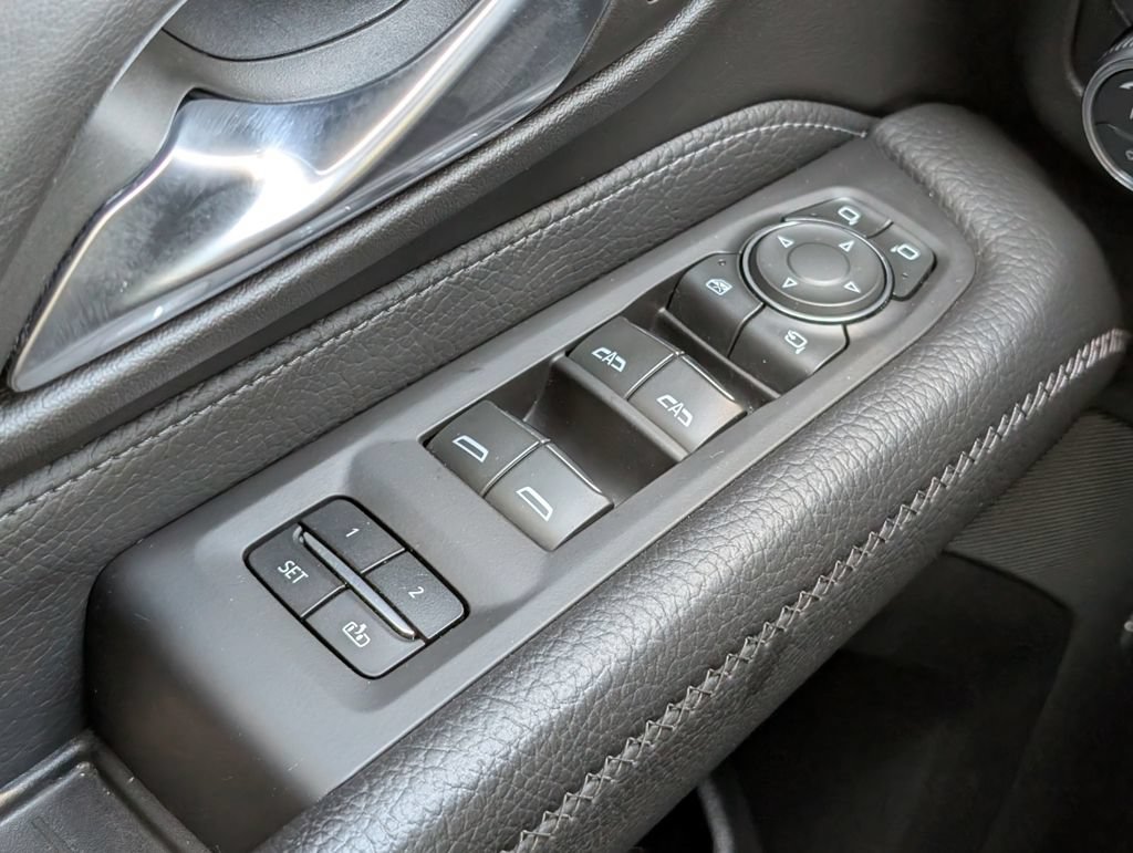 Used 2023 GMC Yukon Denali w/ Advanced Technology Package AWD/4WD image 28