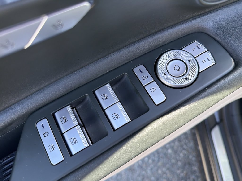 Used 2025 Genesis GV80 3.5T e-SC AWD/4WD image 18