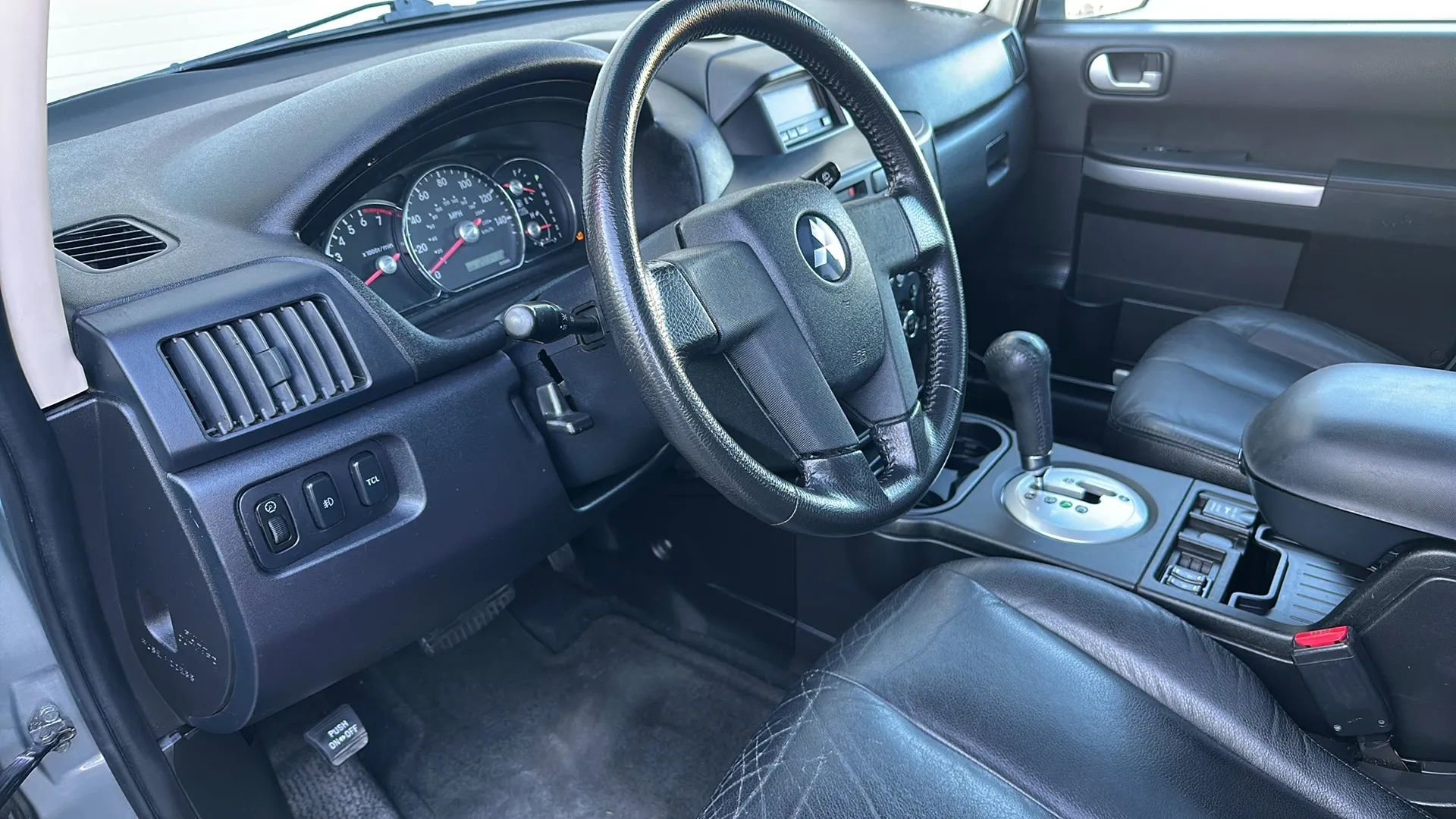 Used 2007 Mitsubishi Endeavor SE image 4