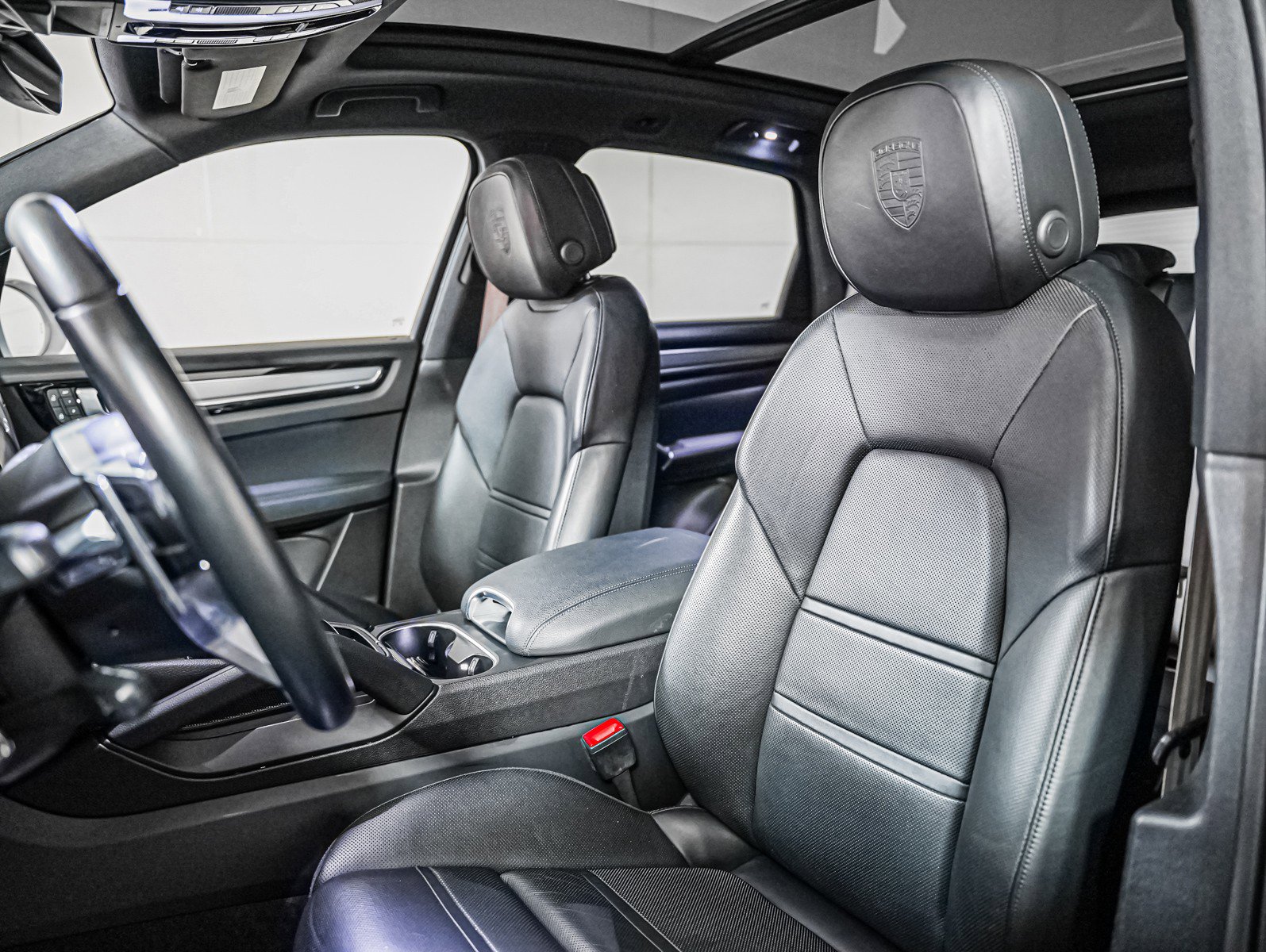 Certified 2022 Porsche Cayenne Platinum Edition w/ Premium Package Plus image 5