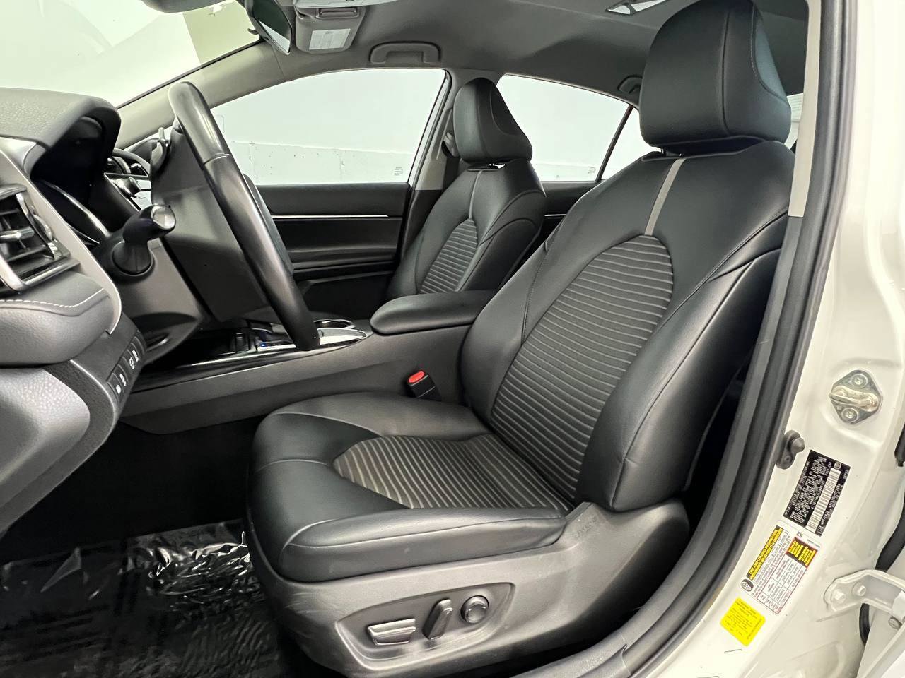 Used 2018 Toyota Camry XSE image 8