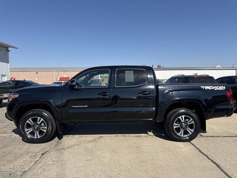 Used 2019 Toyota Tacoma TRD Sport image 3