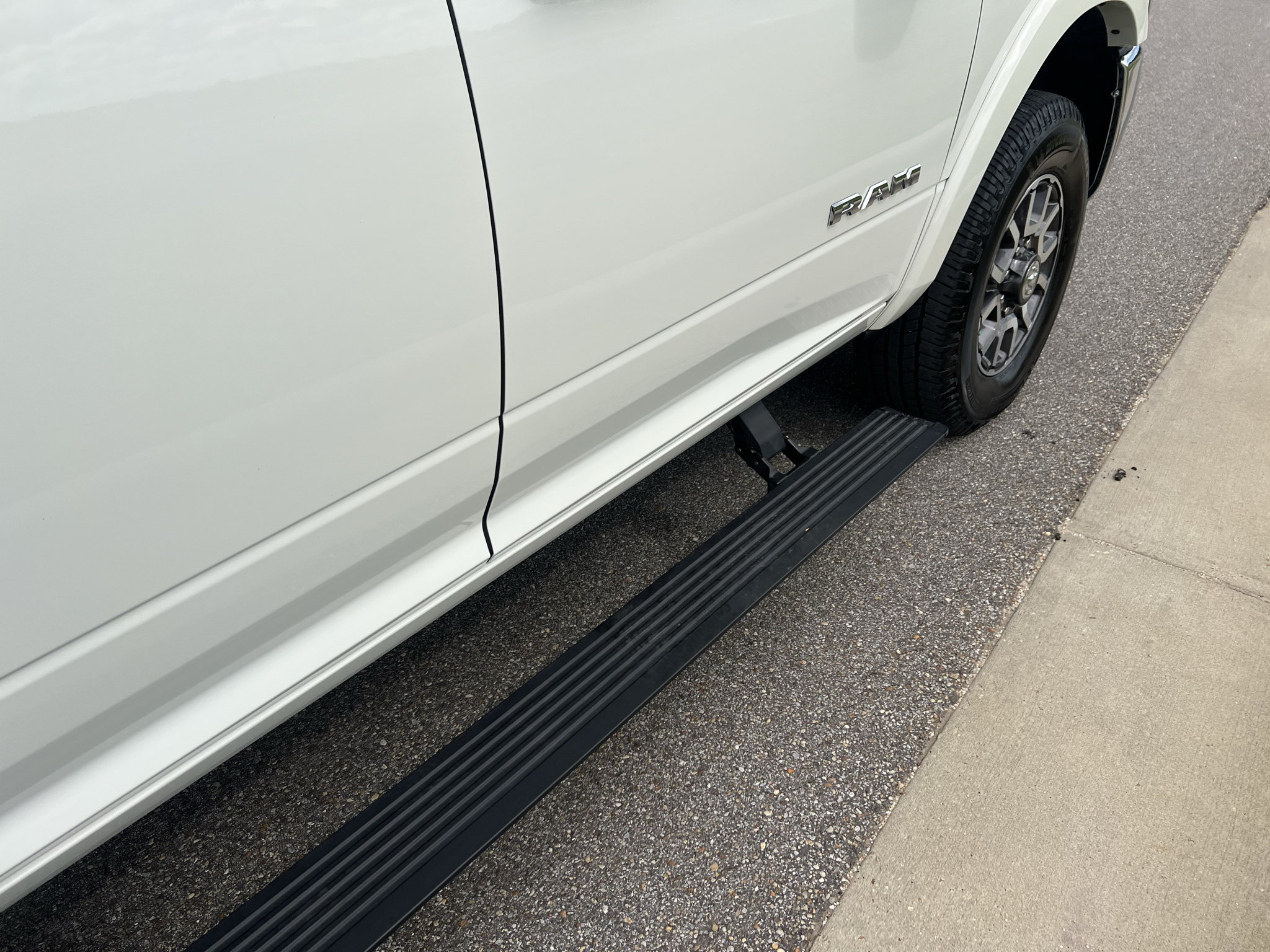Certified 2024 RAM 2500 Limited w/ Safety Group AWD/4WD image 11