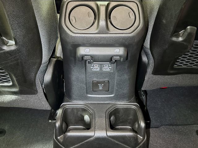 Used 2025 Jeep Wrangler Unlimited Rubicon AWD/4WD image 21