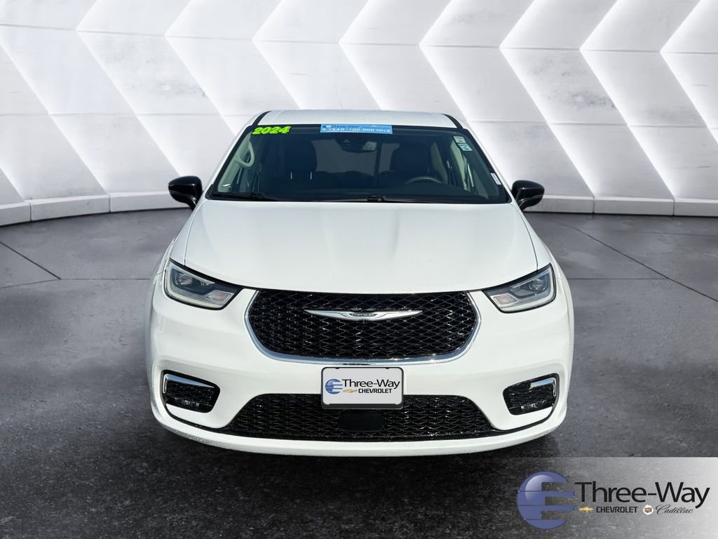 Used 2024 Chrysler Pacifica Touring-L image 8