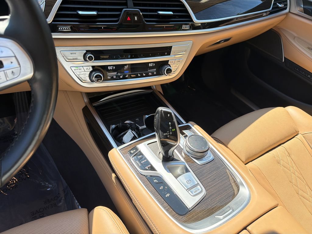 Used 2022 BMW 740i w/ Premium Package RWD image 30