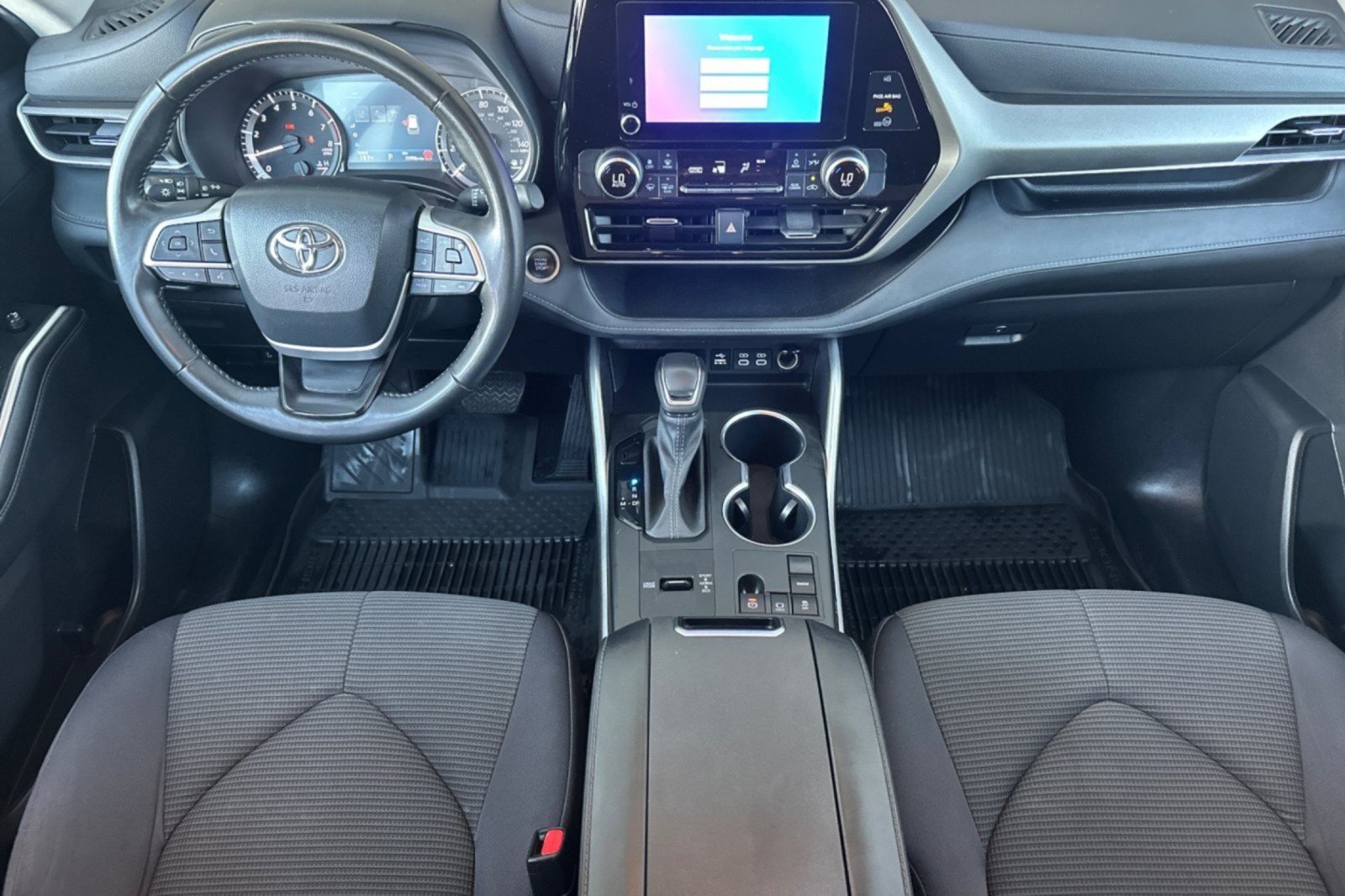 Used 2024 Toyota Highlander LE FWD image 12